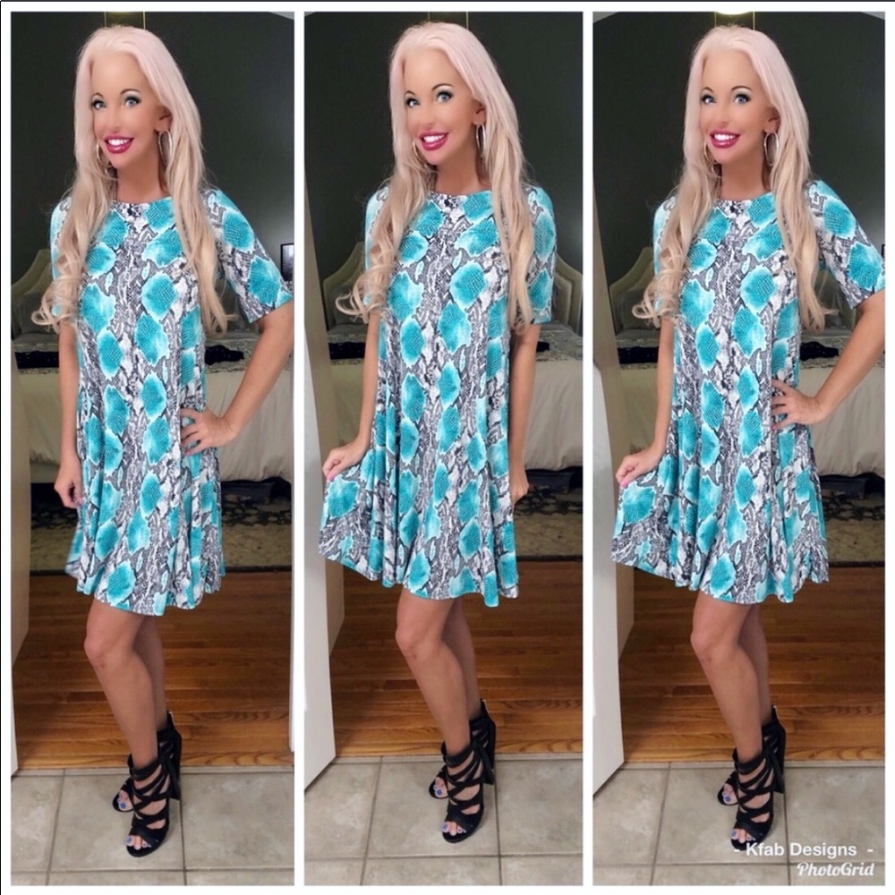 🥰LAST 1! Aqua Snakeskin Swing Dress! 👗💕 - Picture 4 of 4